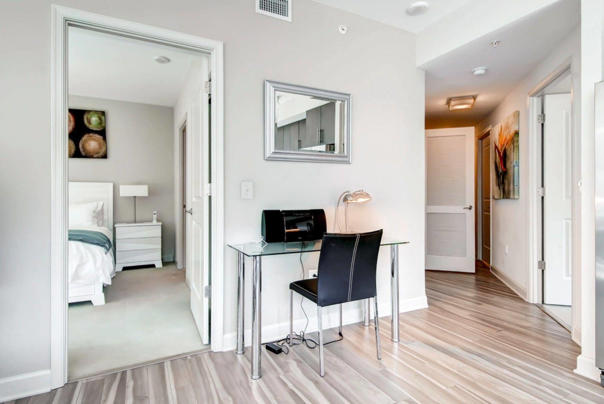 Global Luxury Suites At Park Crest McLean Exterior photo